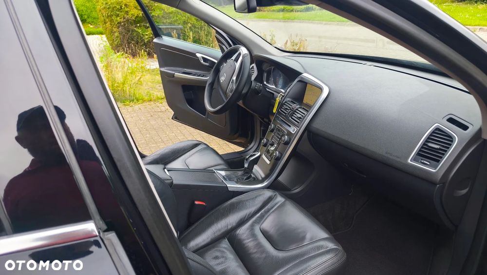 Volvo XC 60 D5 AWD Geartronic Summum - 34