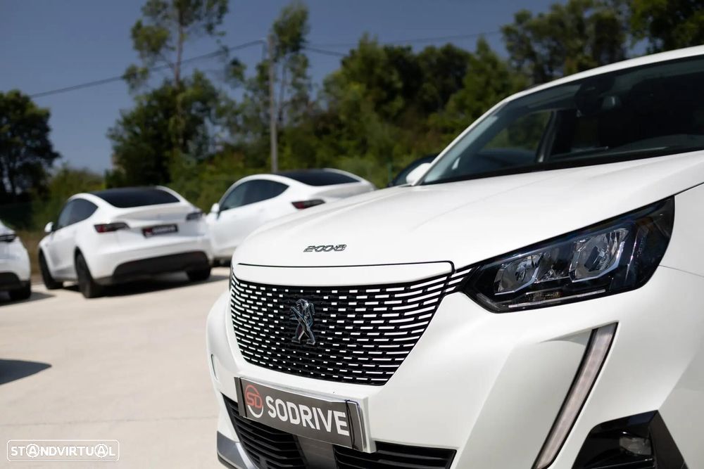 Peugeot e-2008 Allure - 22