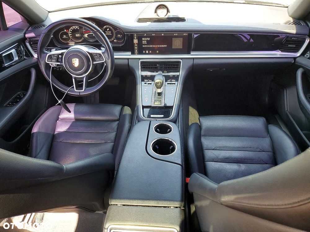 Porsche Panamera - 8