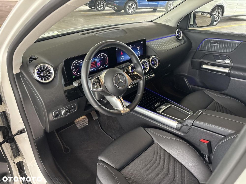 Mercedes-Benz GLA - 12