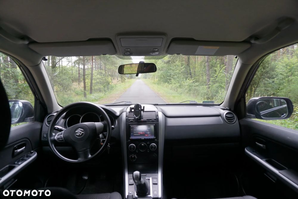 Suzuki Grand Vitara 2.0 - 12