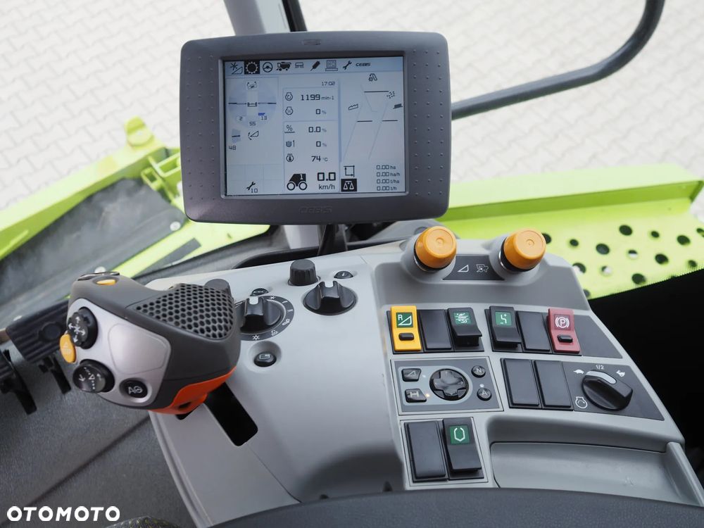 Claas Lexion 670 MONTANA + V770 - 10