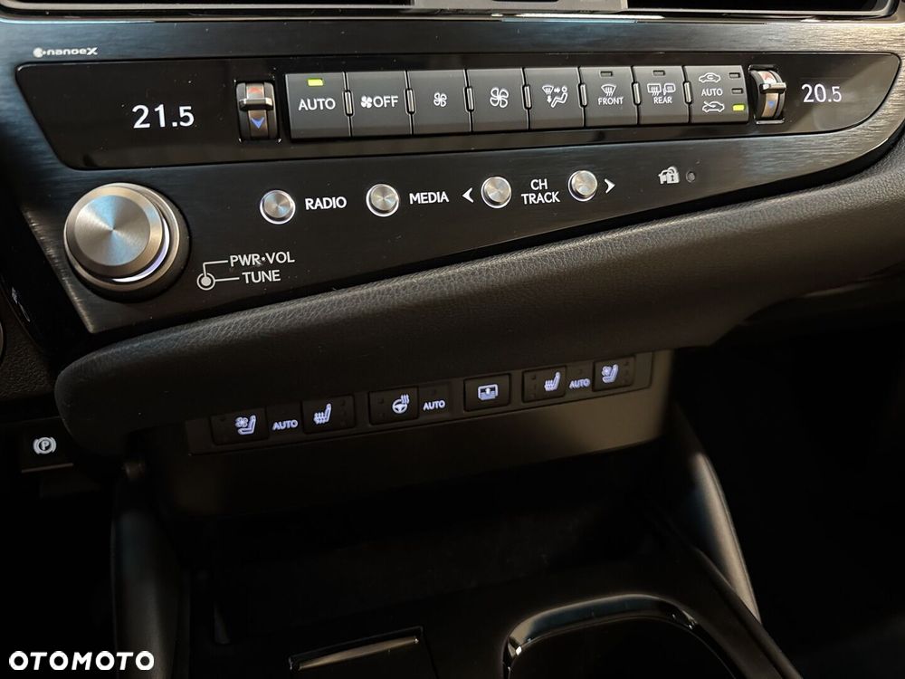 Lexus ES 300h Omotenashi - 28