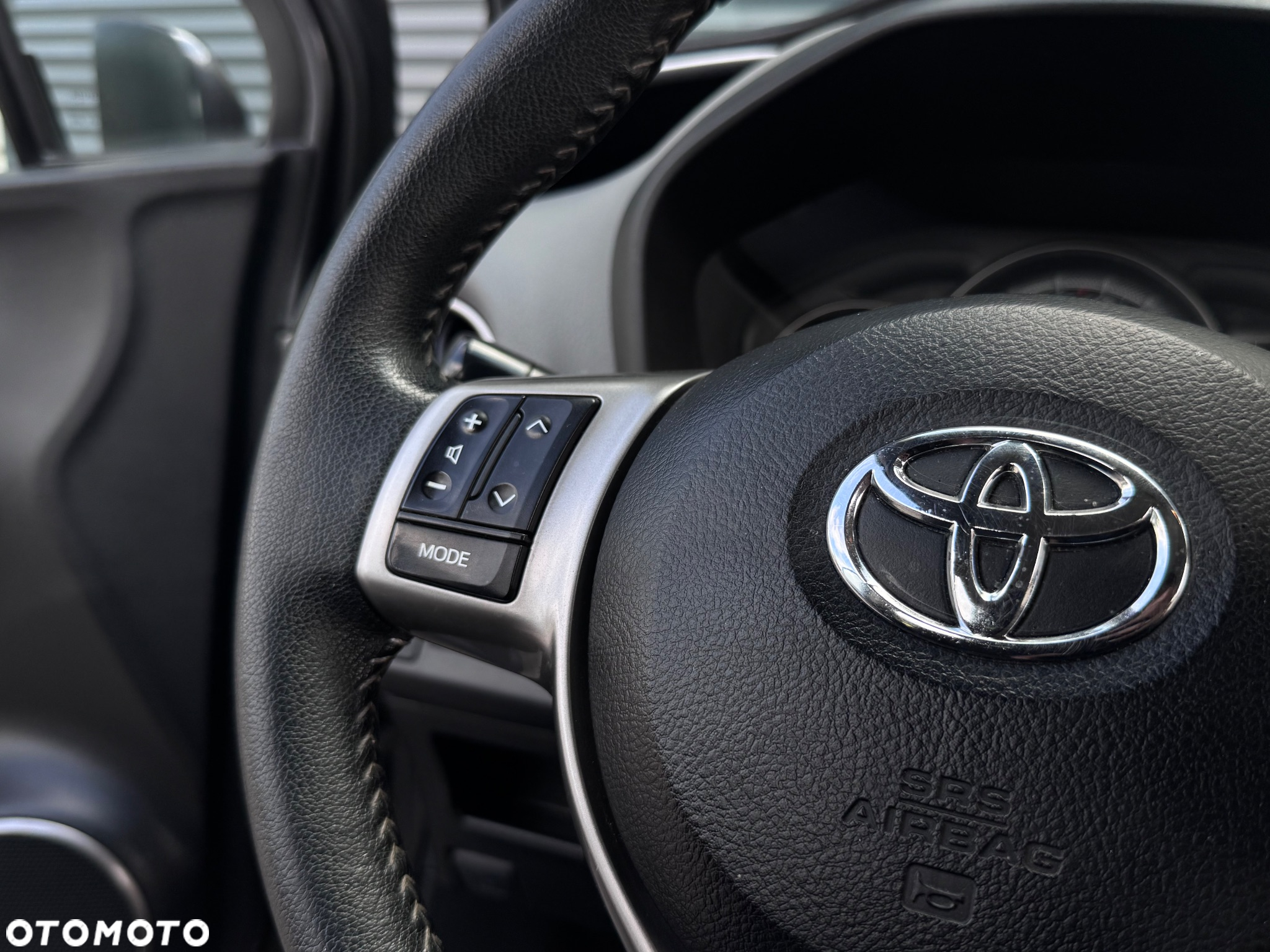Toyota Yaris 1.0 Premium - 32