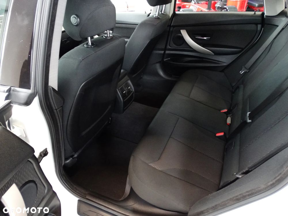 BMW Seria 3 318d Luxury Line - 19