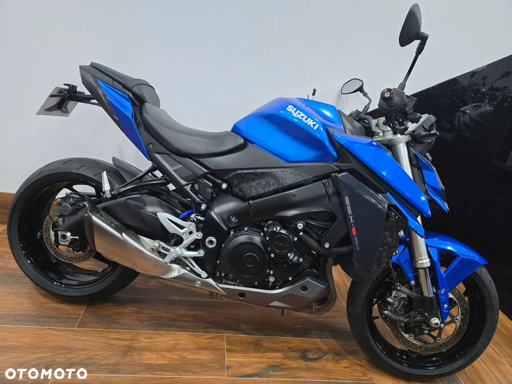 Suzuki GSX - 24