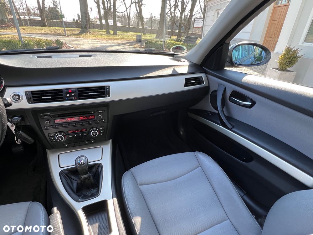 BMW Seria 3 318i Edition Exclusive - 24