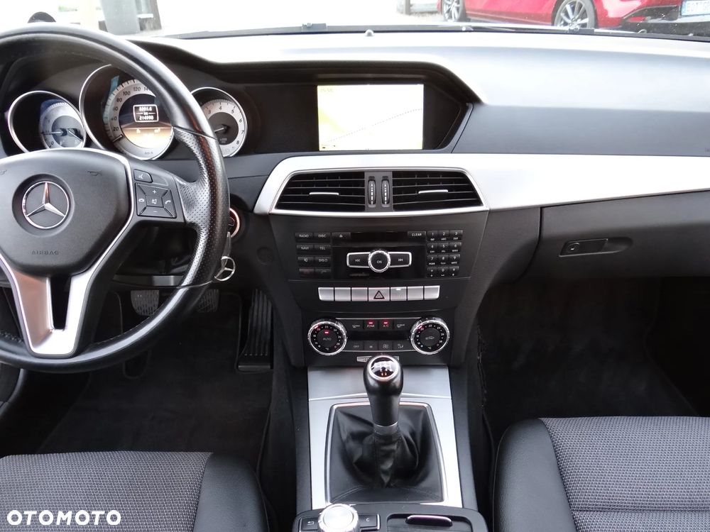 Mercedes-Benz Klasa C 180 CGI BlueEff Avantgarde - 24