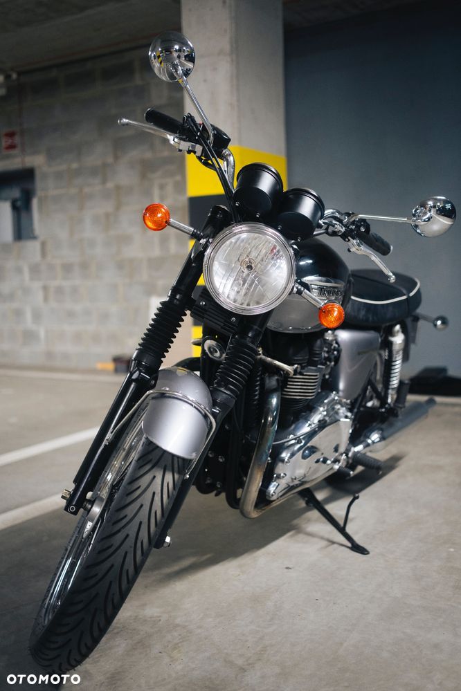 Triumph Bonneville - 14