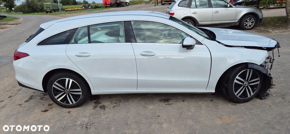Mercedes-Benz CLA 180 - 4