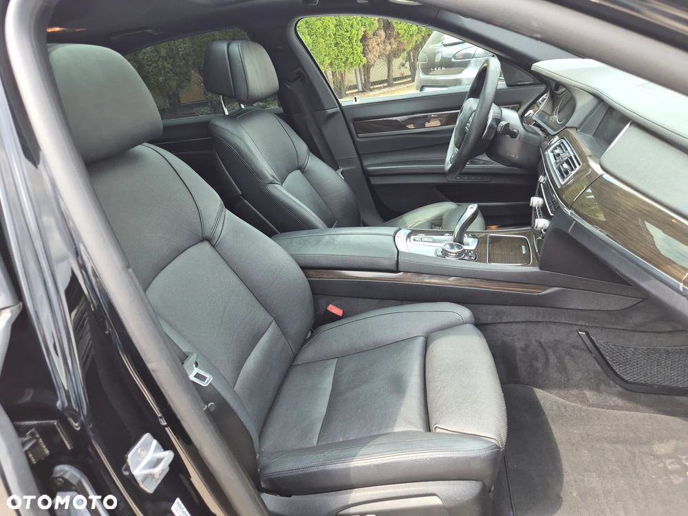 BMW Seria 7 740i - 17