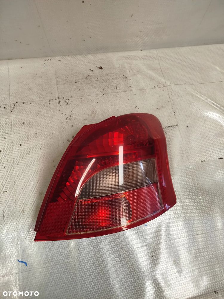 + LAMPA TYL TYLNA PRAWA TOYOTA YARIS 2 II - 1