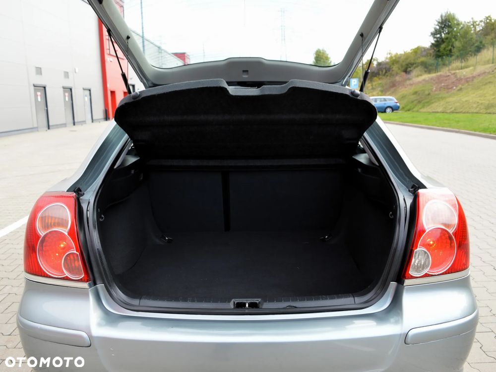Toyota Avensis 2.0 D-4D Sol - 21