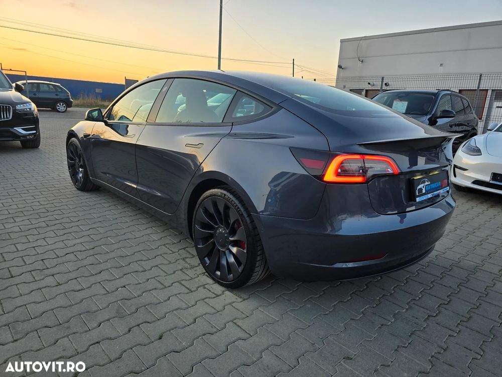 Tesla Model 3 - 3