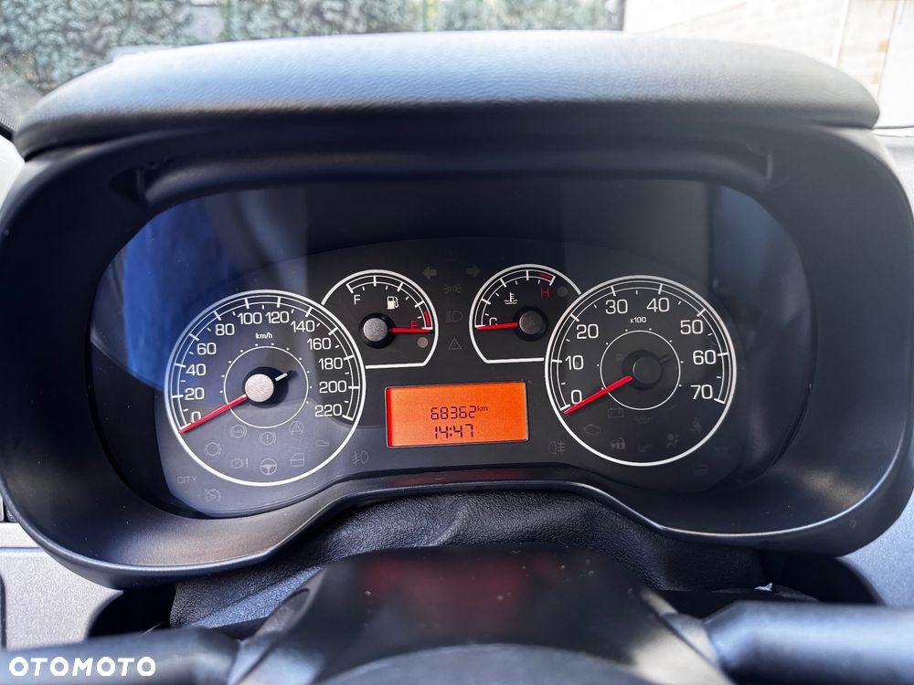 Fiat Grande Punto Actual 1.4 8V Estiva Blue&Me Euro5 - 7