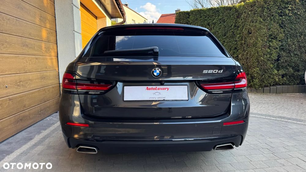 BMW Seria 5 520d Sport Line - 9