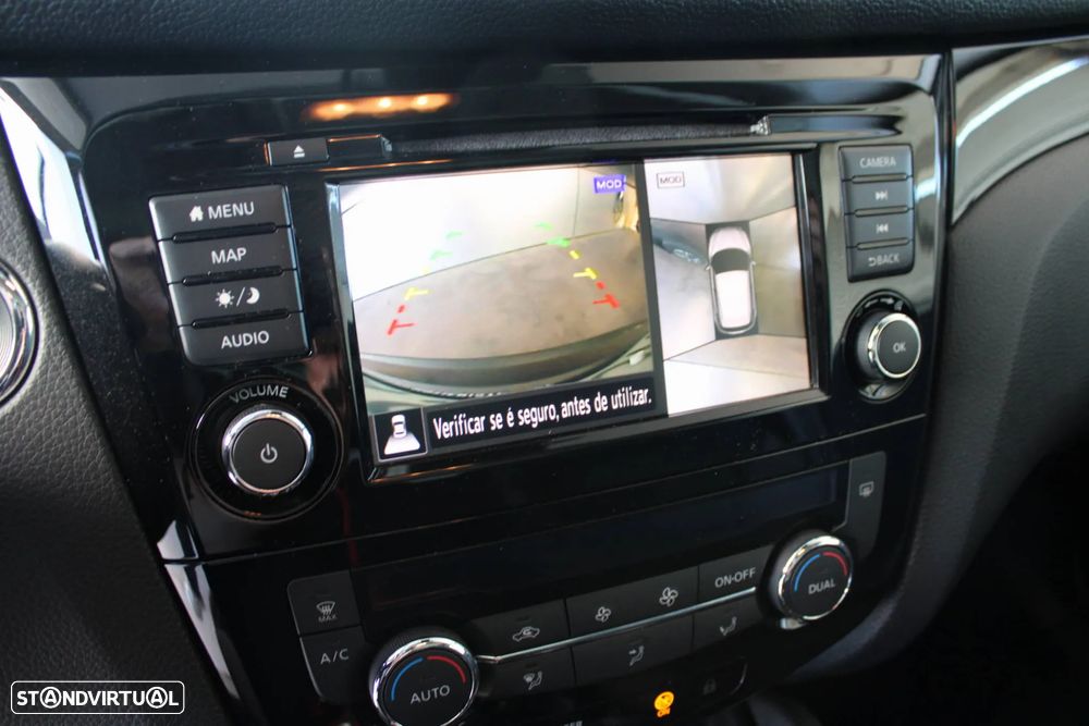 Nissan Qashqai 1.5 dCi N-Connecta J18 - 10