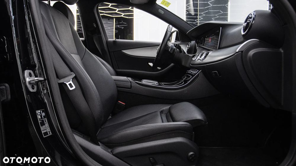 Mercedes-Benz Klasa E 220 d mHEV 4-Matic Avantgarde 9G-Tronic - 19