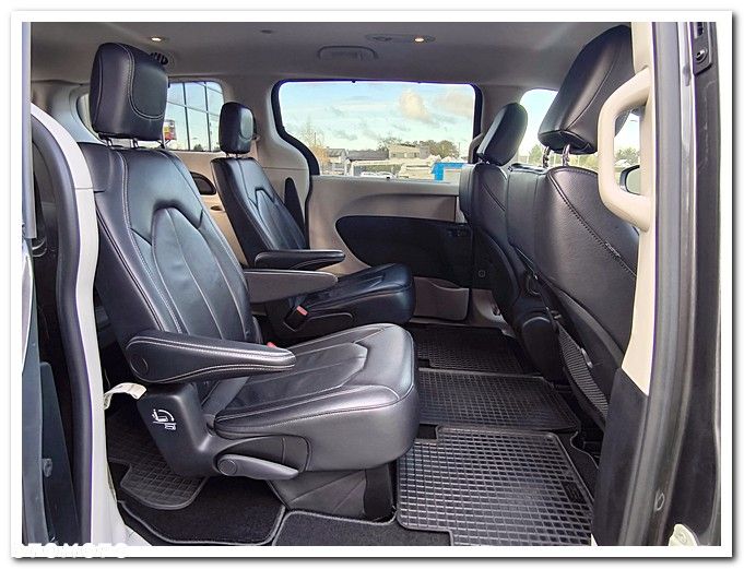 Chrysler Pacifica - 21