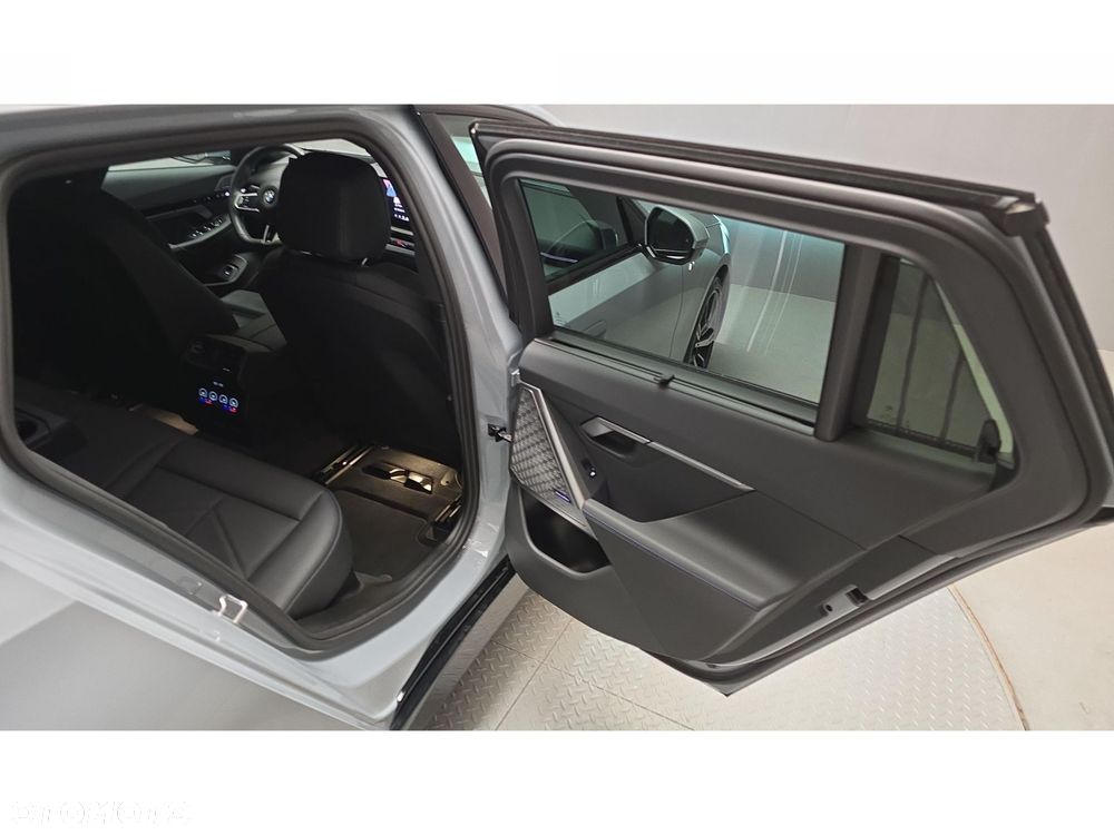 BMW Seria 5 - 29