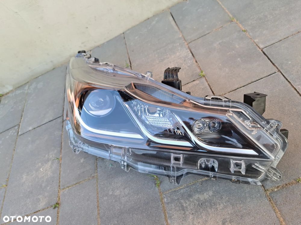 Reflektor prawy Toyota Corolla E21 , - 1