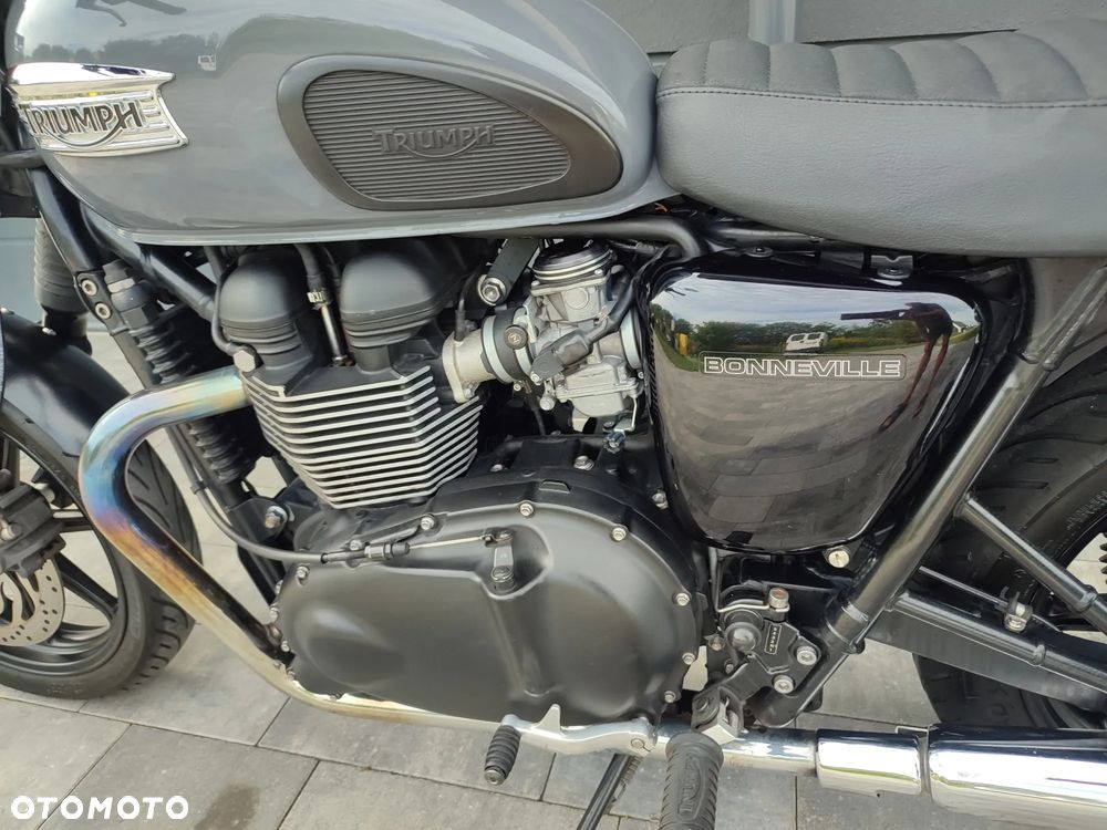 Triumph Bonneville - 13