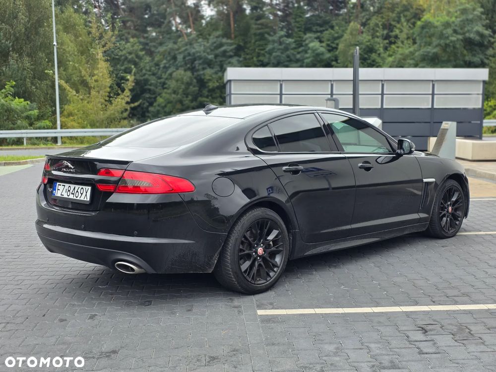 Jaguar XF 2.2 - 10