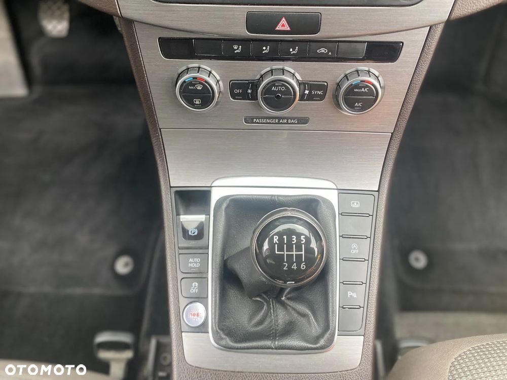Volkswagen Passat 2.0 TDI Comfortline - 14