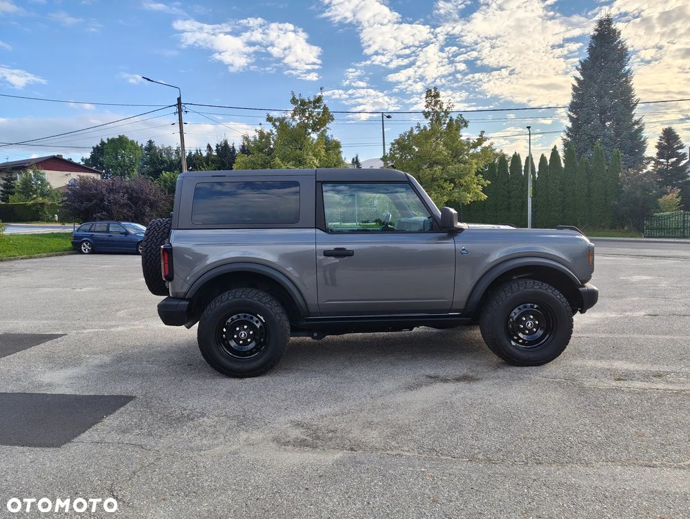 Ford Bronco - 14