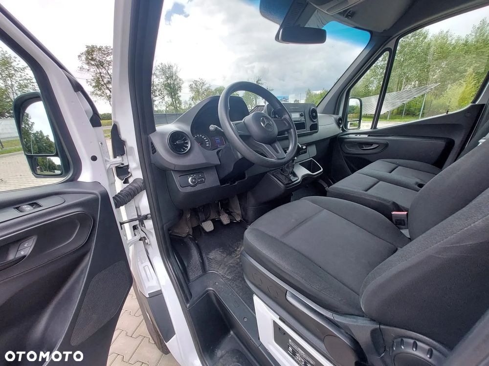 Mercedes-Benz Sprinter - 22