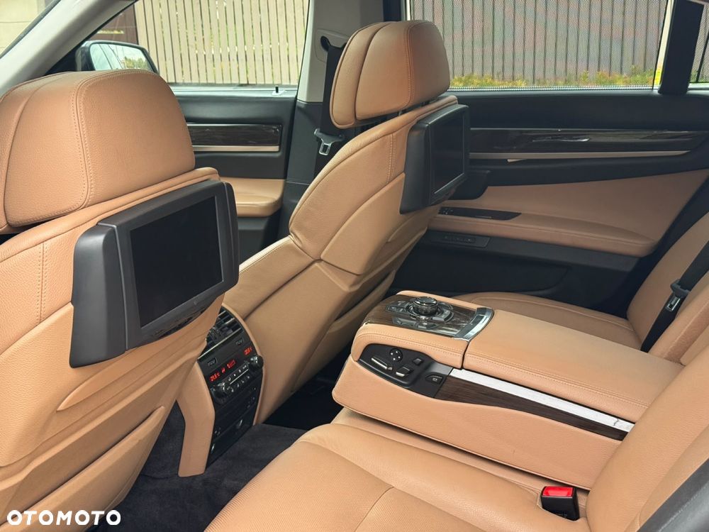 BMW Seria 7 - 8