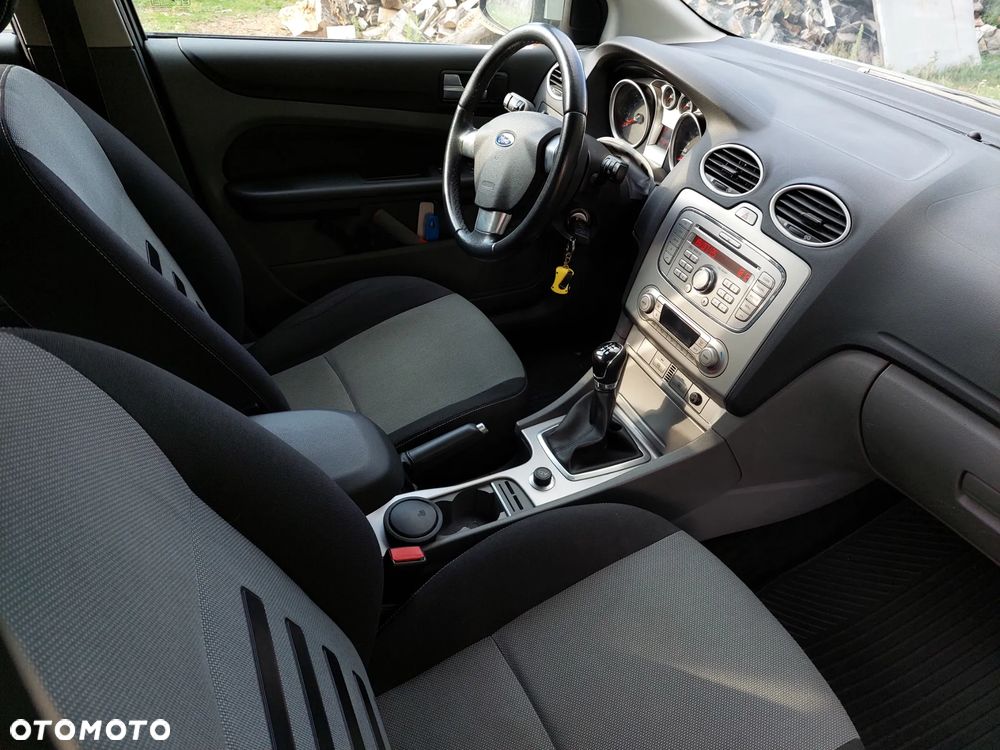 Ford Focus 1.6 Ti-VCT Trend + - 8