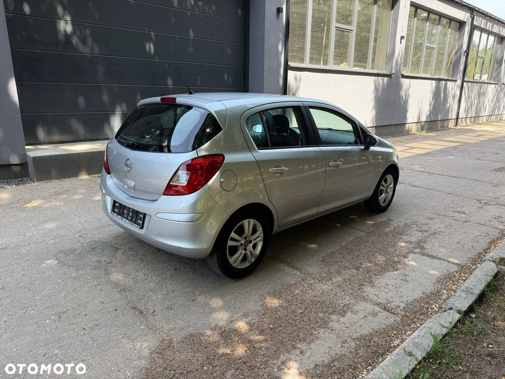 Opel Corsa 1.2 16V Cosmo - 7