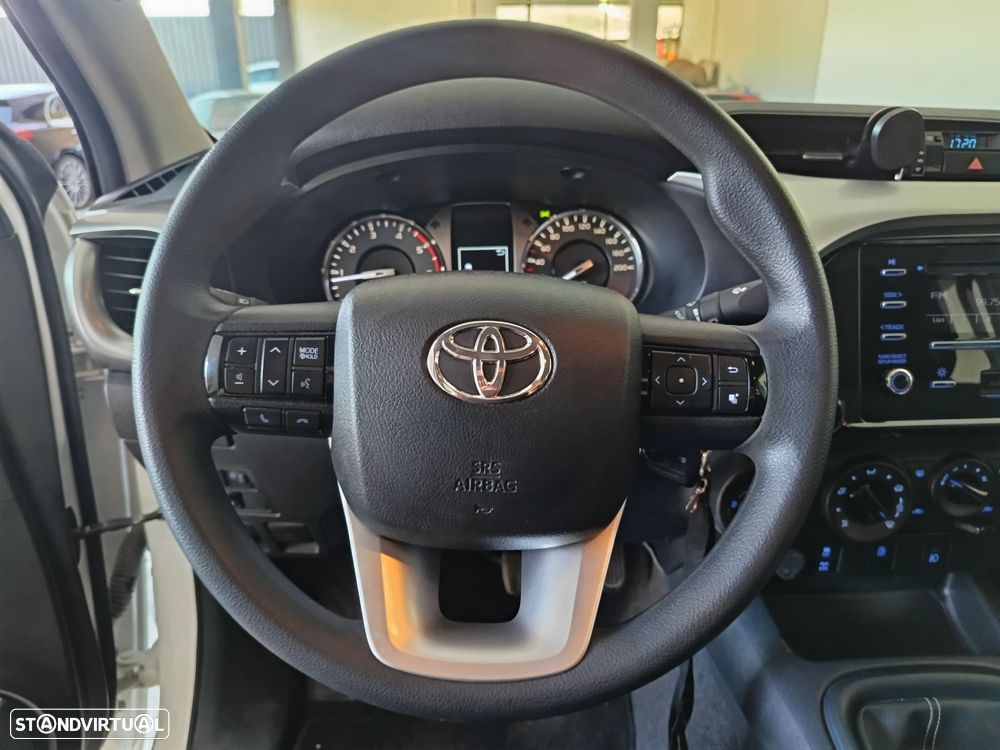 Toyota Hilux 2.4 D-4D 4WD CD CM - 11