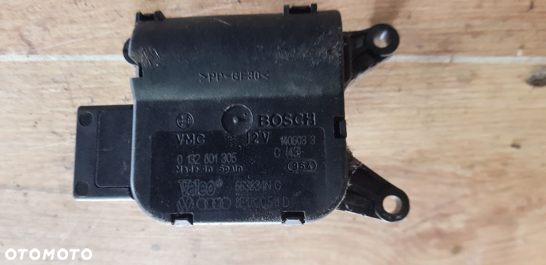 AUDI A4 B6 SILNICZEK NAGRZEWNICY 8E1820511D - 2
