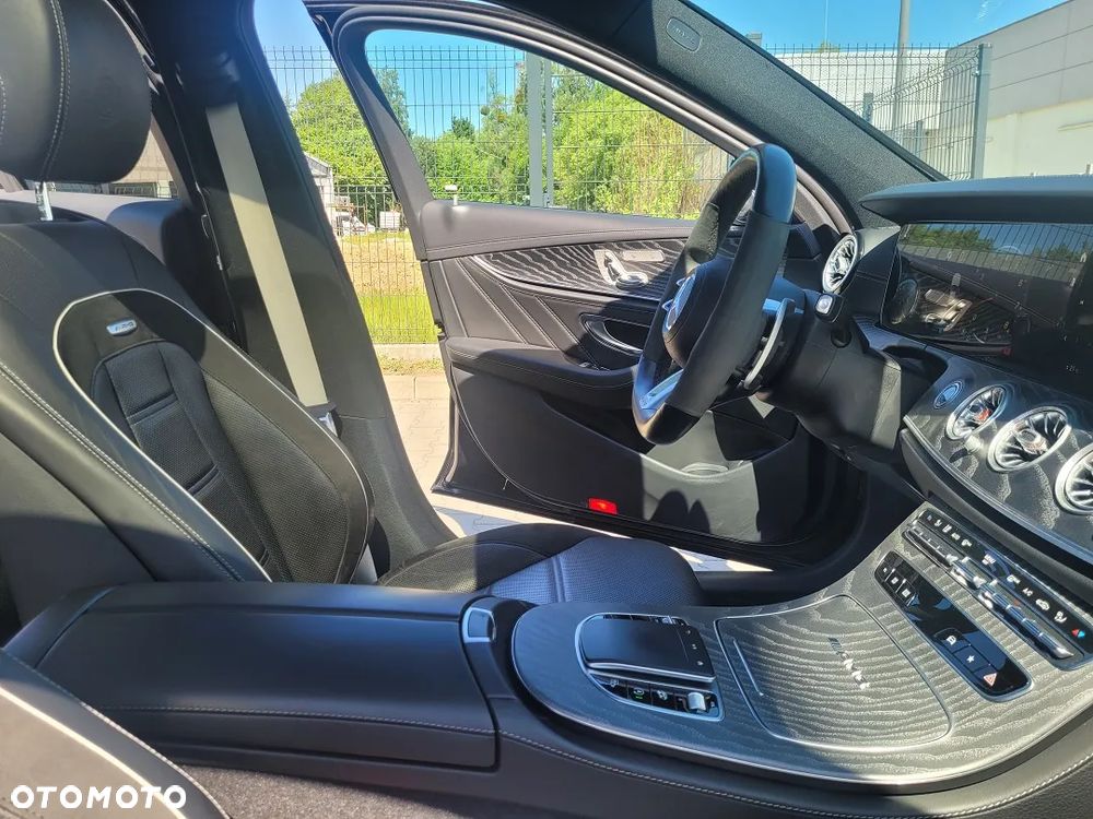 Mercedes-Benz Klasa E AMG 63 S 4Matic+ AMG Speedshift MCT-9G - 22