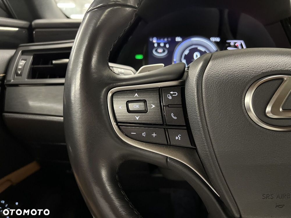 Lexus ES 300h Business Edition - 32
