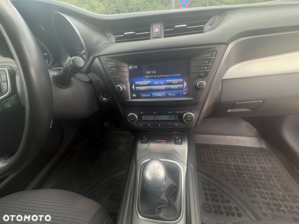 Toyota Avensis Touring Sports 1.8 Team Deutschland - 17