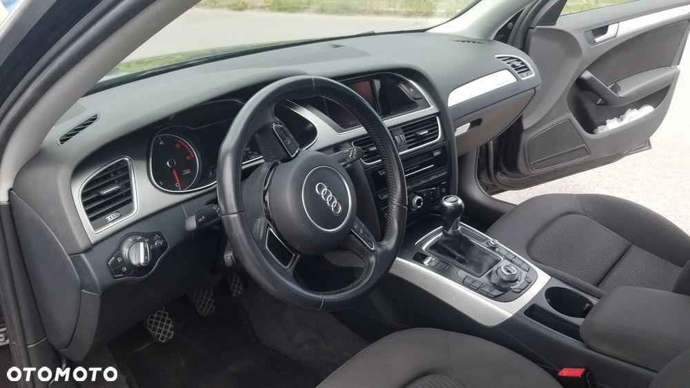 Audi A4 Avant 2.0 TDI DPF quattro S line Sportpaket - 9