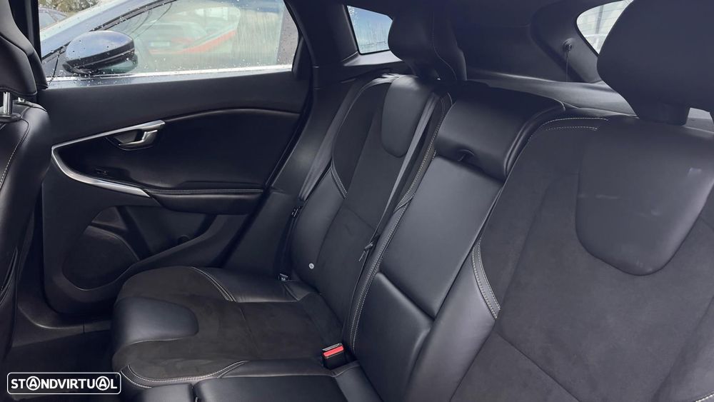 Volvo V40 D2 R Design - 10
