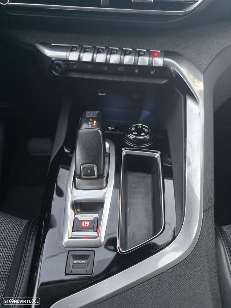 Peugeot 5008 1.2 PureTech Allure EAT6 - 32