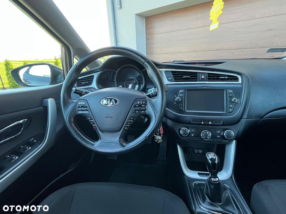 Kia Ceed - 12