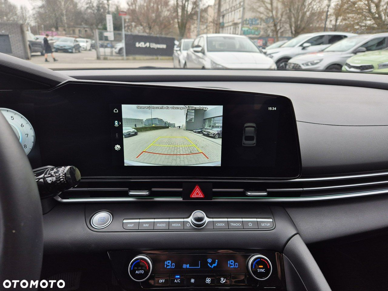 Hyundai Elantra - 25