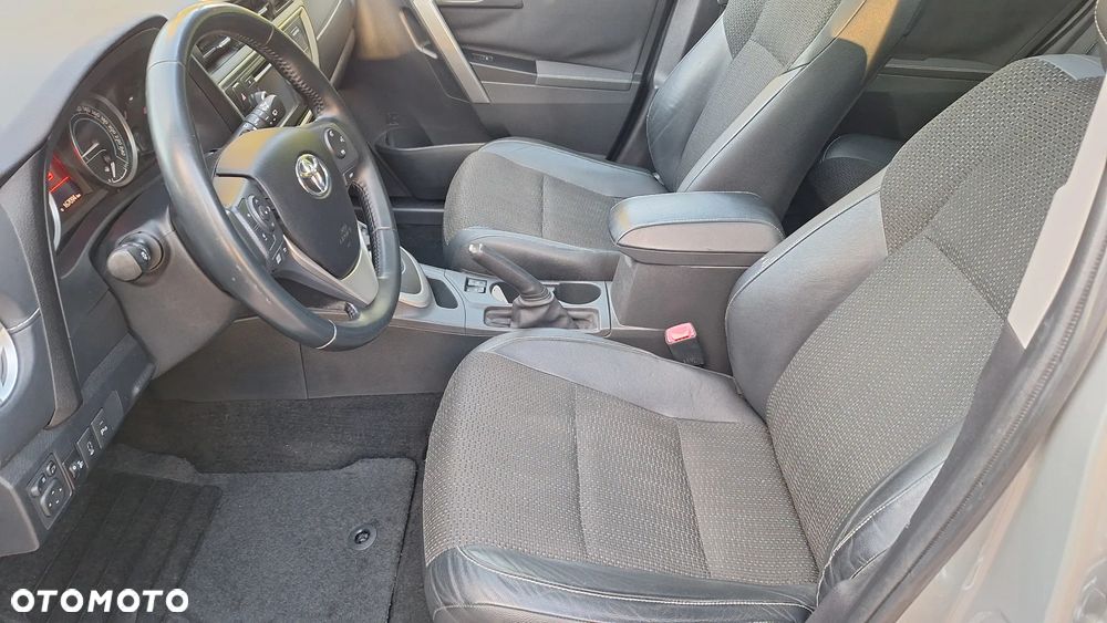 Toyota Auris 1.8 HSD Luna - 18