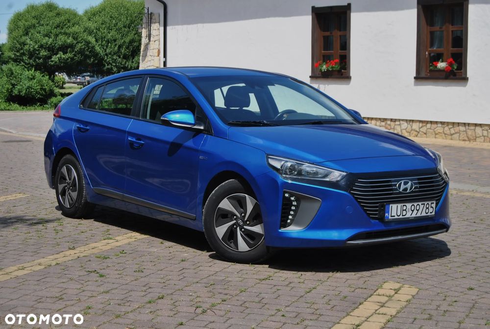 Hyundai IONIQ Hybrid Platinum - 2