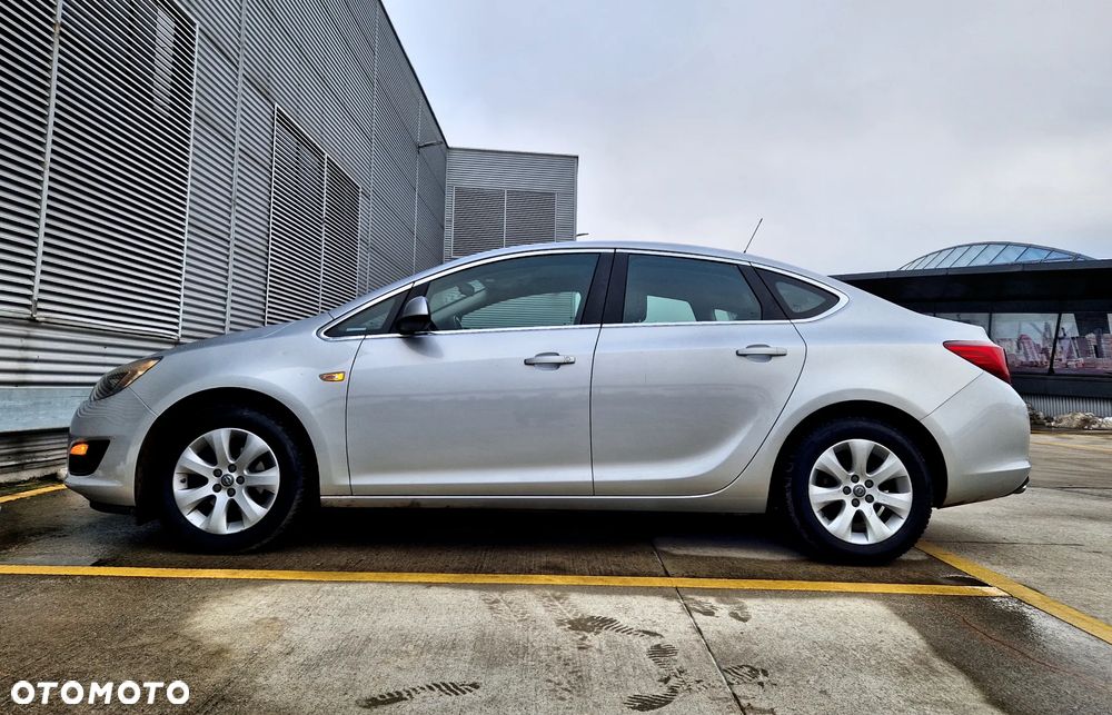 Opel Astra 1.4 T Business EU6 - 10