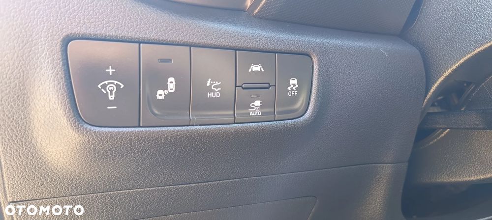 Hyundai Kona 64kWh Premium - 8