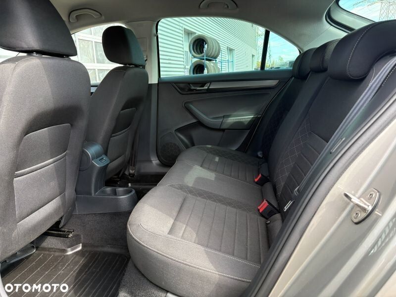 Skoda RAPID 1.0 TSI Style DSG - 15