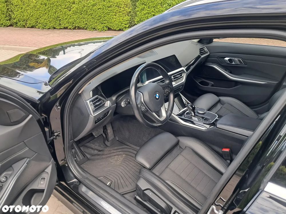 BMW Seria 3 320d Edition M Sport Shadow - 12