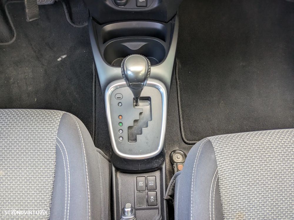 Toyota Yaris 1.5 HSD Comfort - 17